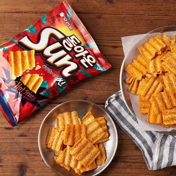 H0e607a933a6f430d886fbbe1c21ee3165.jpg Korean SNACKS Potato Chips Spicy Corn Chips 80g Wavy Potato Chips Crispy Snacks